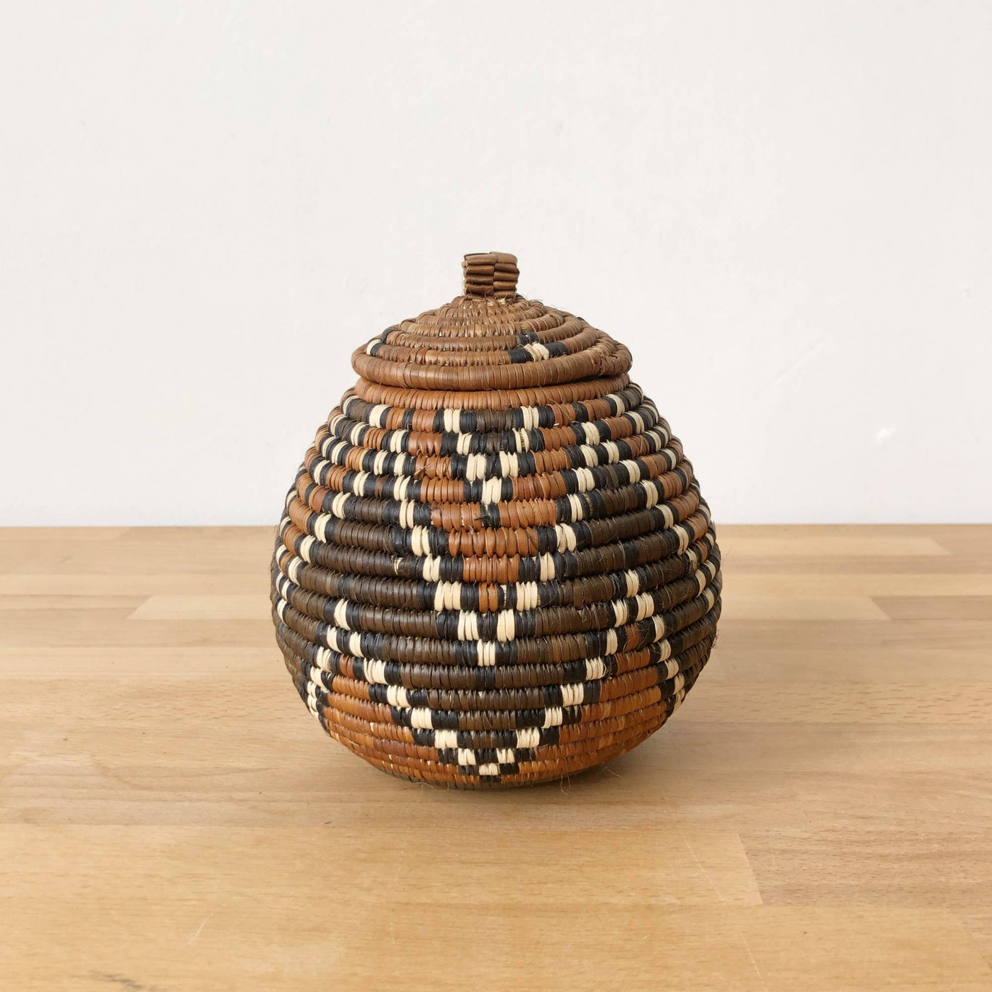 Amsha - Zulu Lidded Basket 6-7" (Assorted)