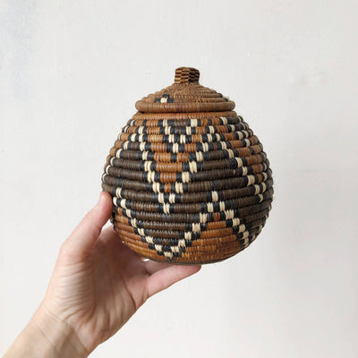 Amsha - Zulu Lidded Basket 6-7" (Assorted)