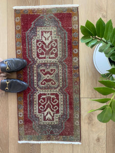 Small Vintage Turkish Rug (10)