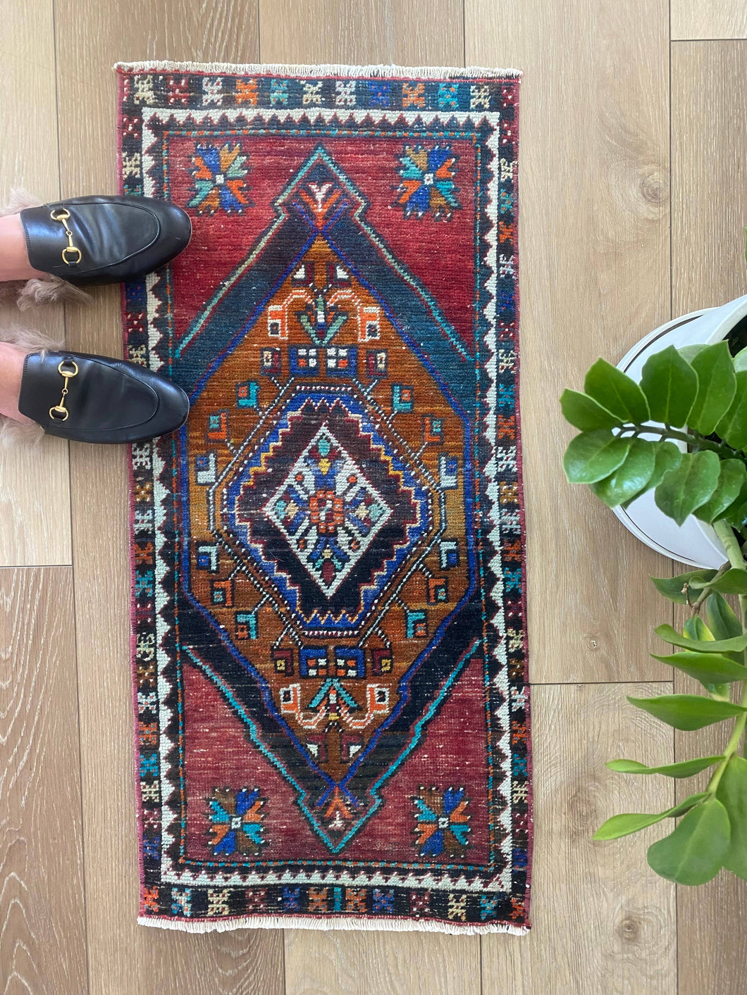 Small Vintage Turkish Rug (17)